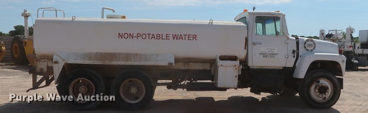 image for item HT9732 1980 Ford 8000  water truck