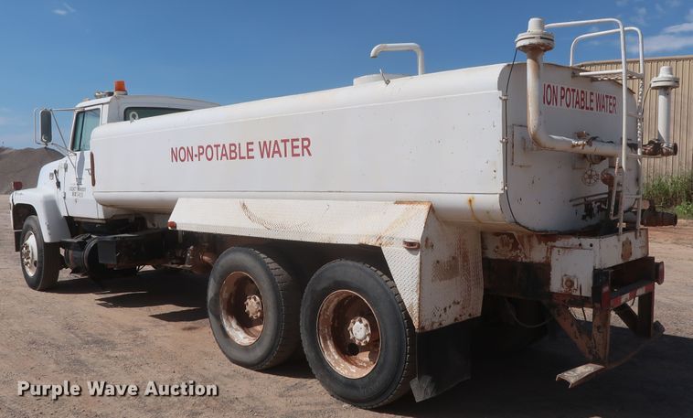 image for item HT9732 1980 Ford 8000  water truck