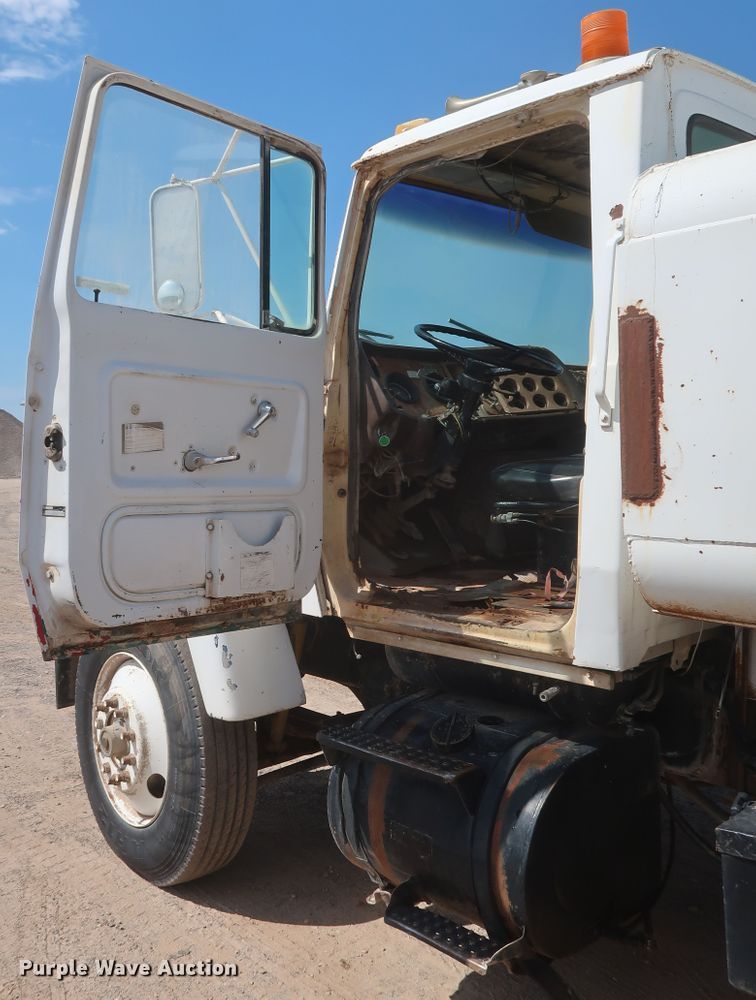 image for item HT9732 1980 Ford 8000  water truck