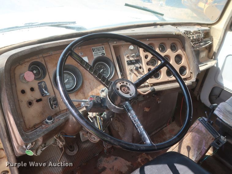 image for item HT9732 1980 Ford 8000  water truck