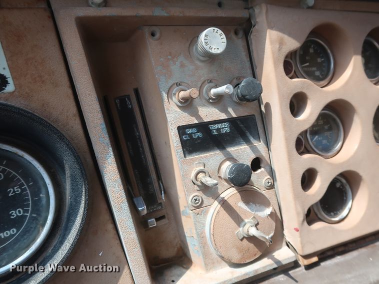 image for item HT9732 1980 Ford 8000  water truck