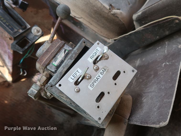 image for item HT9732 1980 Ford 8000  water truck