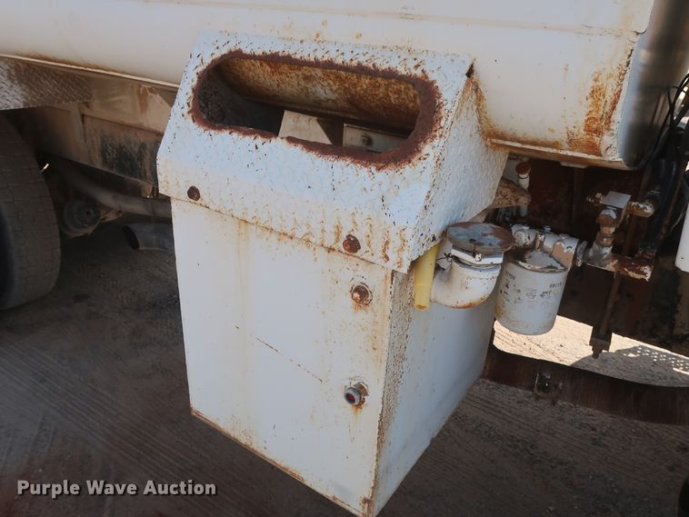 image for item HT9732 1980 Ford 8000  water truck