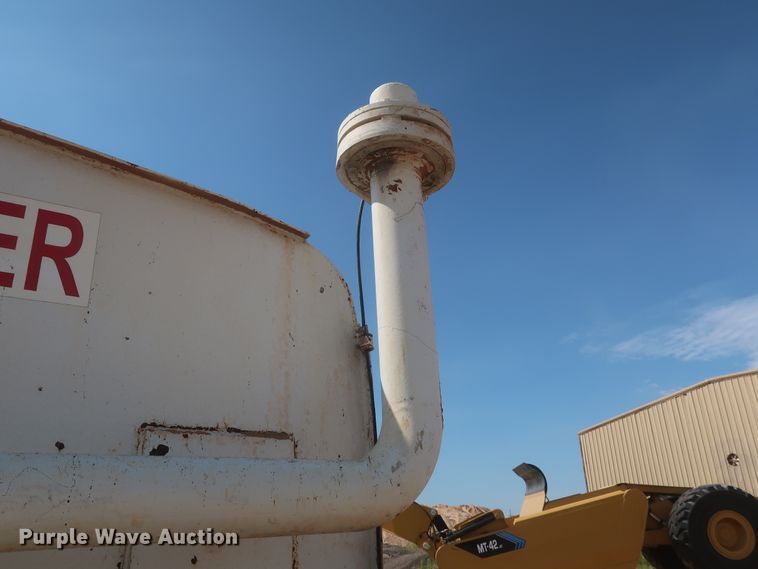 image for item HT9732 1980 Ford 8000  water truck