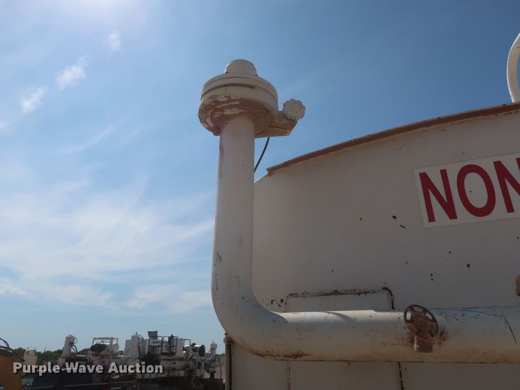 image for item HT9732 1980 Ford 8000  water truck