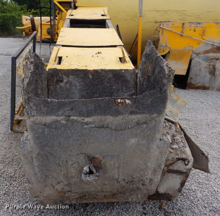 image for item HY9487 (2) Estee asphalt silos