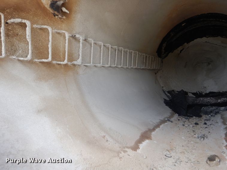 image for item HY9487 (2) Estee asphalt silos