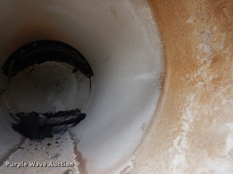 image for item HY9487 (2) Estee asphalt silos