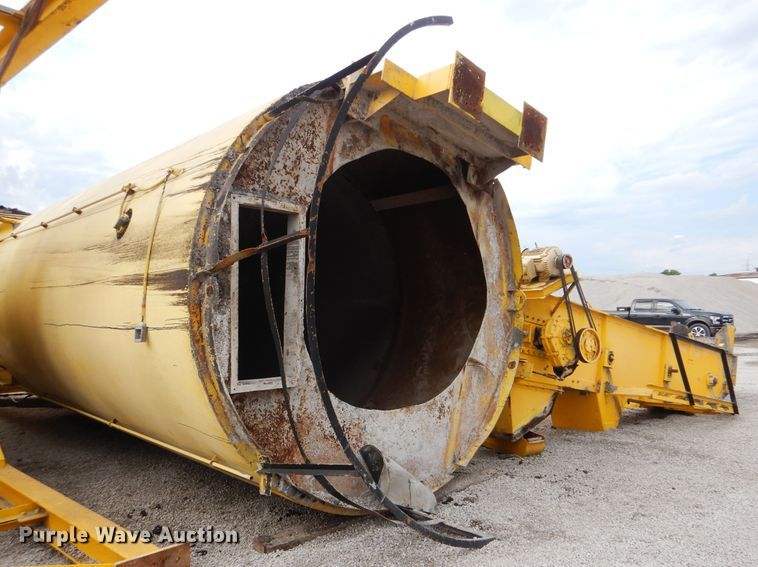 image for item HY9487 (2) Estee asphalt silos