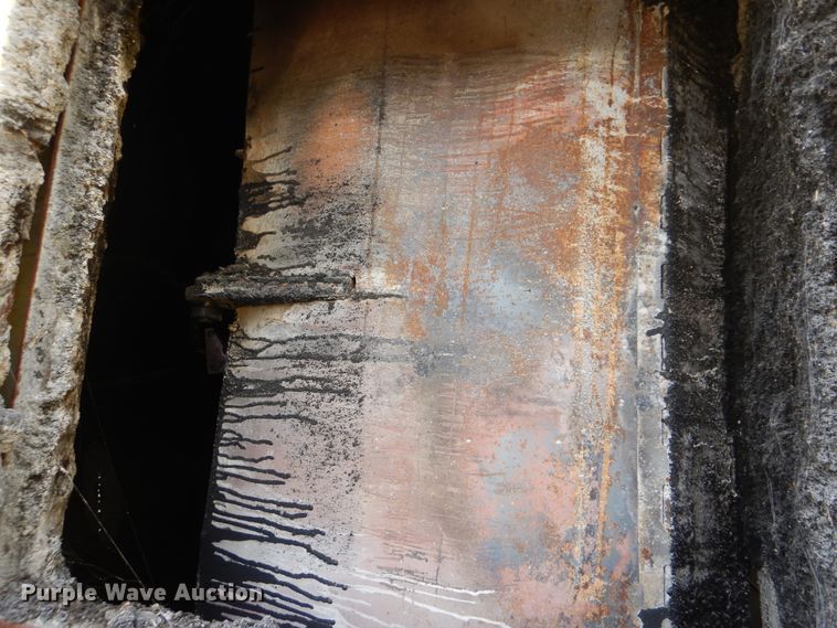 image for item HY9487 (2) Estee asphalt silos