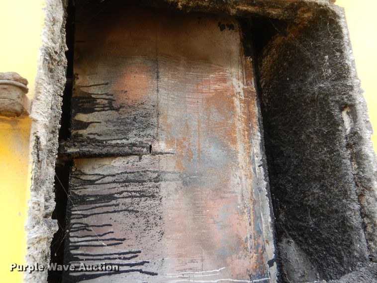 image for item HY9487 (2) Estee asphalt silos