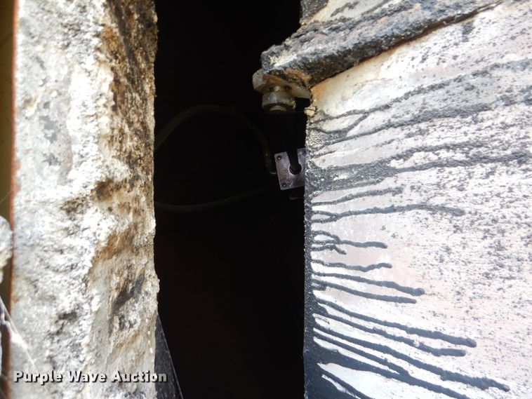 image for item HY9487 (2) Estee asphalt silos