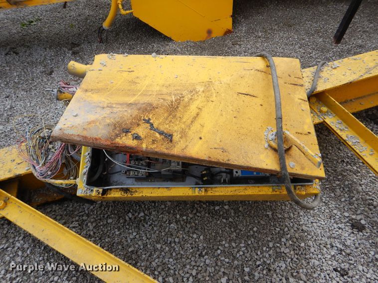 image for item HY9487 (2) Estee asphalt silos