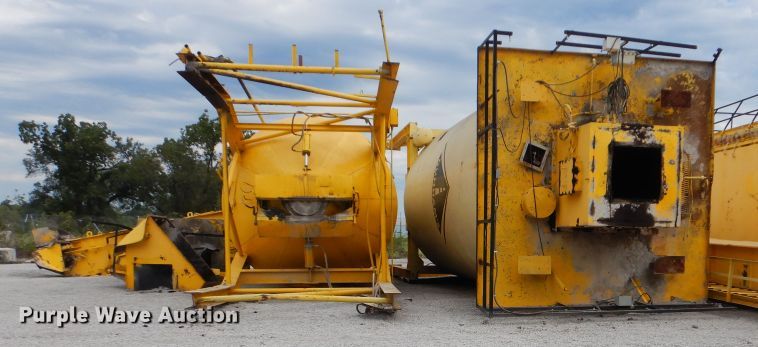 image for item HY9487 (2) Estee asphalt silos