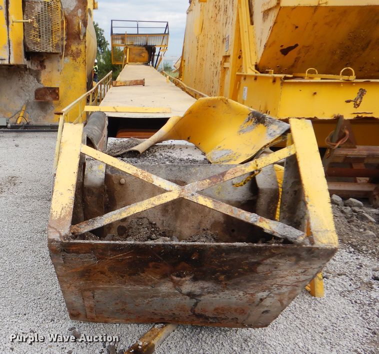 image for item HY9487 (2) Estee asphalt silos