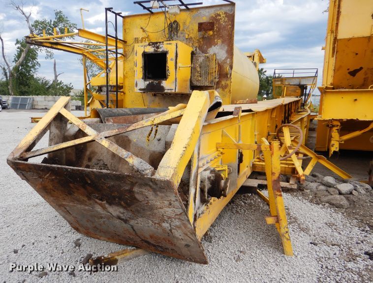 image for item HY9487 (2) Estee asphalt silos