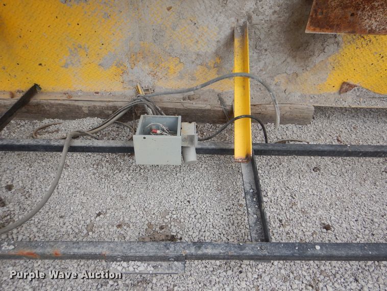 image for item HY9487 (2) Estee asphalt silos