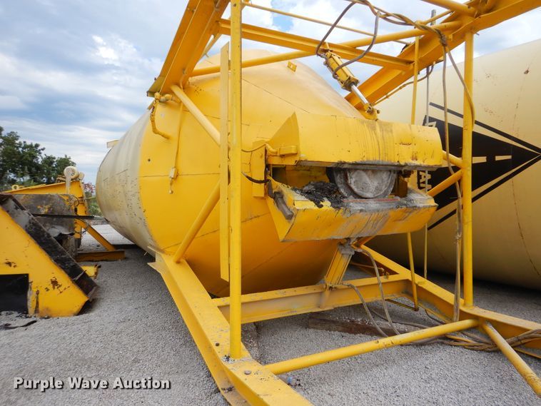 image for item HY9487 (2) Estee asphalt silos