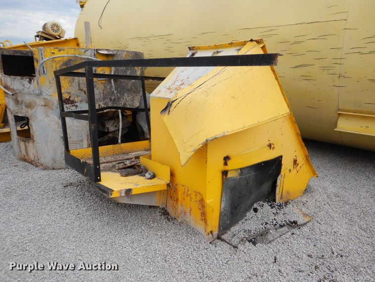 image for item HY9487 (2) Estee asphalt silos