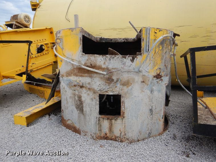 image for item HY9487 (2) Estee asphalt silos