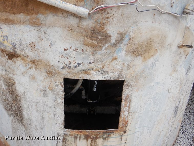 image for item HY9487 (2) Estee asphalt silos