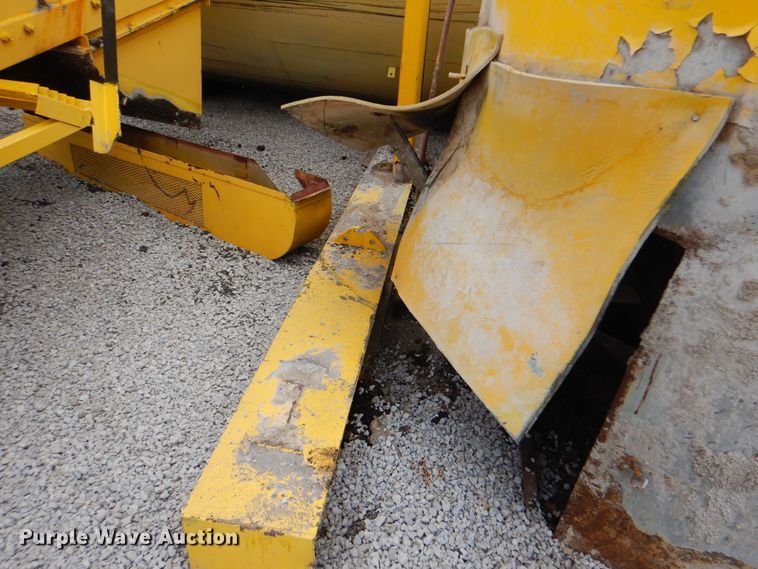 image for item HY9487 (2) Estee asphalt silos