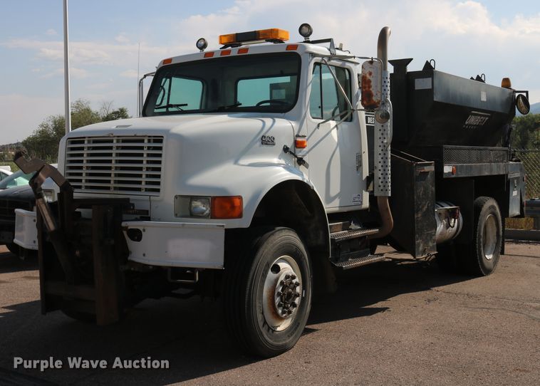 image for item DD6146 1996 International 4800  pothole patcher truck