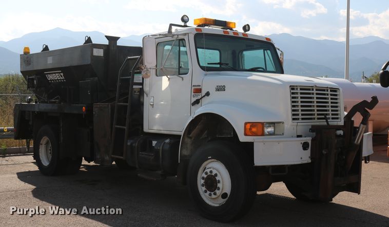 image for item DD6146 1996 International 4800  pothole patcher truck
