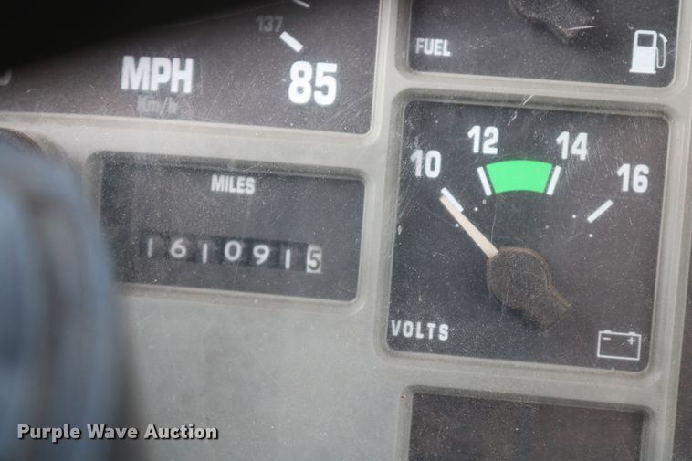 image for item DD6146 1996 International 4800  pothole patcher truck