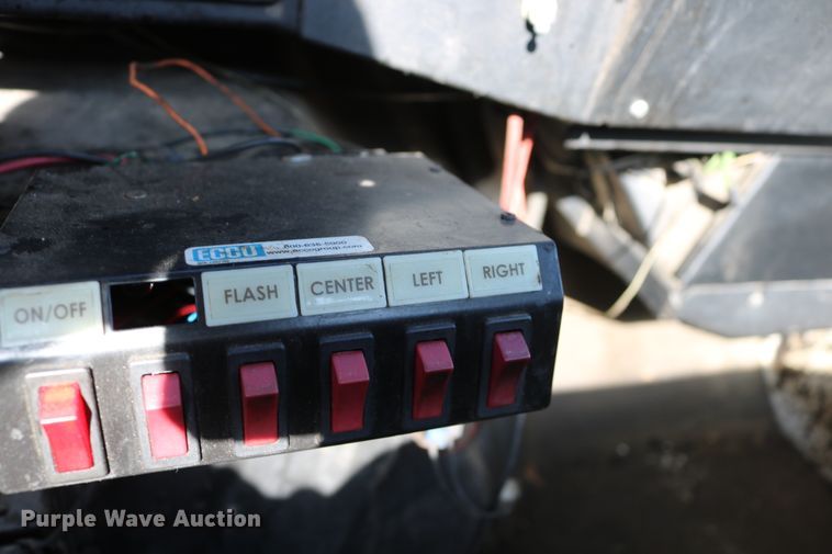 image for item DD6146 1996 International 4800  pothole patcher truck