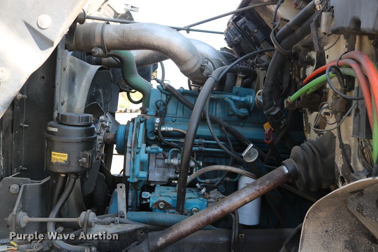 image for item DD6146 1996 International 4800  pothole patcher truck