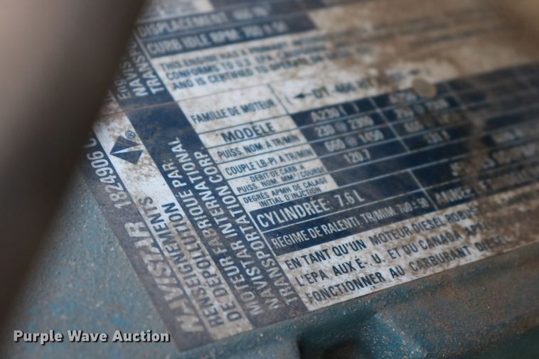 image for item DD6146 1996 International 4800  pothole patcher truck