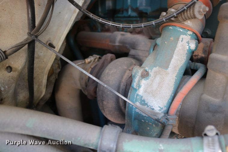 image for item DD6146 1996 International 4800  pothole patcher truck