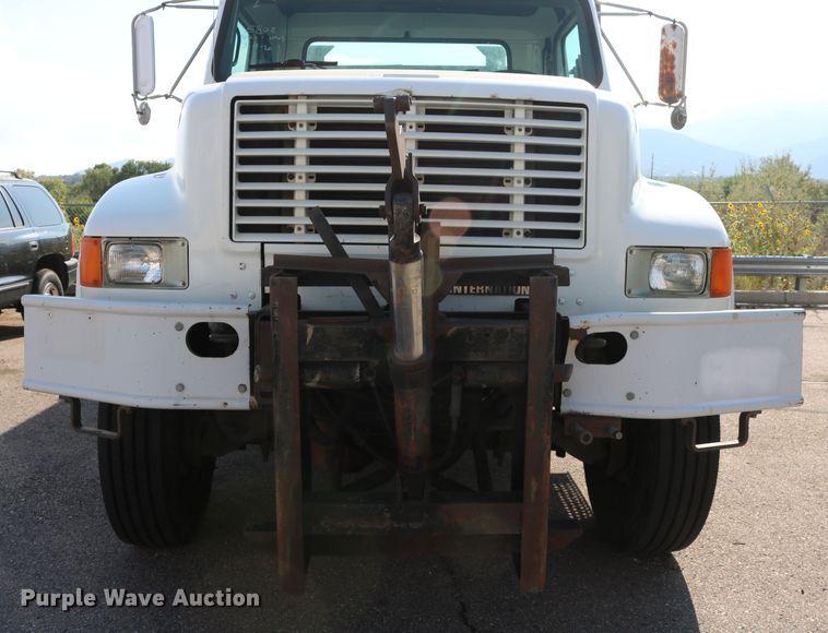 image for item DD6146 1996 International 4800  pothole patcher truck