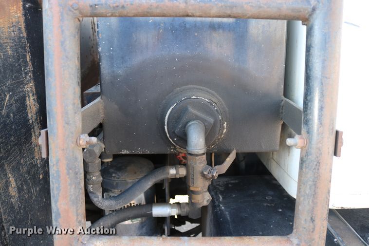 image for item DD6146 1996 International 4800  pothole patcher truck