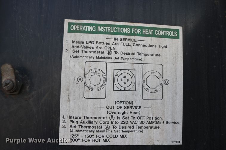 image for item DD6146 1996 International 4800  pothole patcher truck