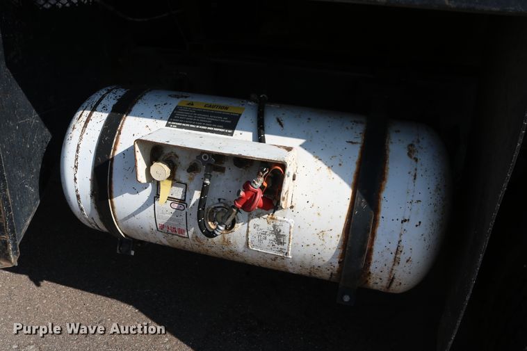 image for item DD6146 1996 International 4800  pothole patcher truck