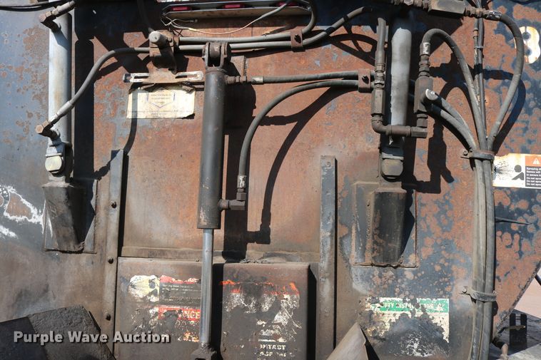 image for item DD6146 1996 International 4800  pothole patcher truck