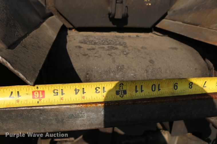 image for item DD6146 1996 International 4800  pothole patcher truck