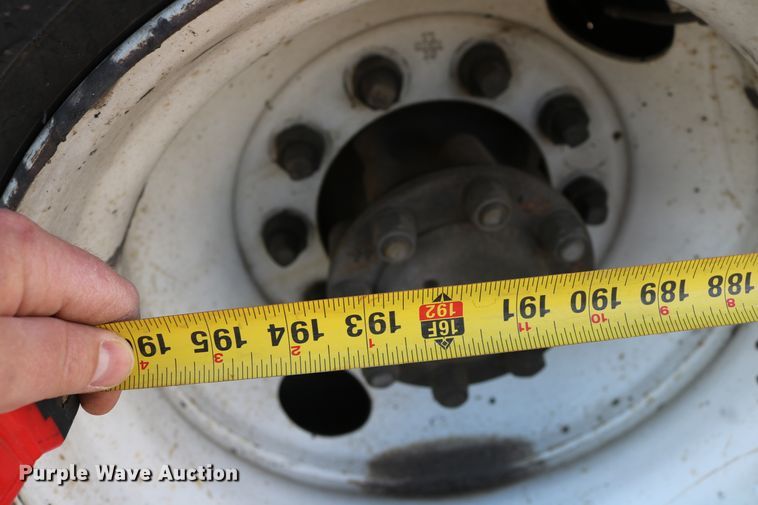 image for item DD6146 1996 International 4800  pothole patcher truck