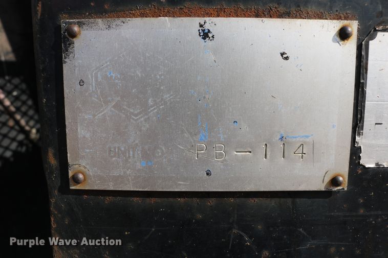 image for item DD6146 1996 International 4800  pothole patcher truck