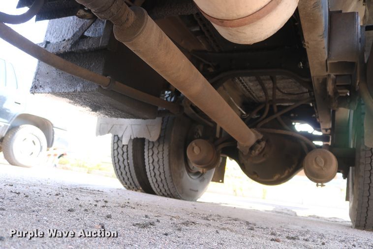 image for item DD6146 1996 International 4800  pothole patcher truck