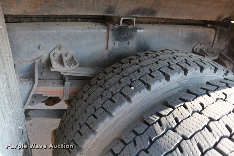 image for item DD6146 1996 International 4800  pothole patcher truck