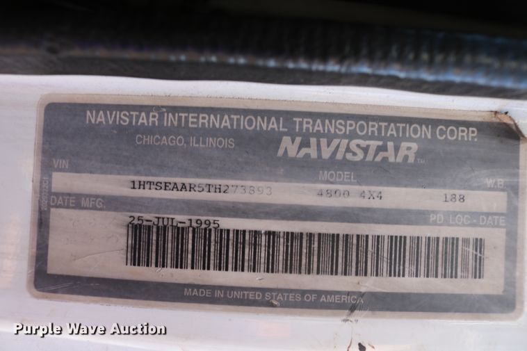 image for item DD6146 1996 International 4800  pothole patcher truck