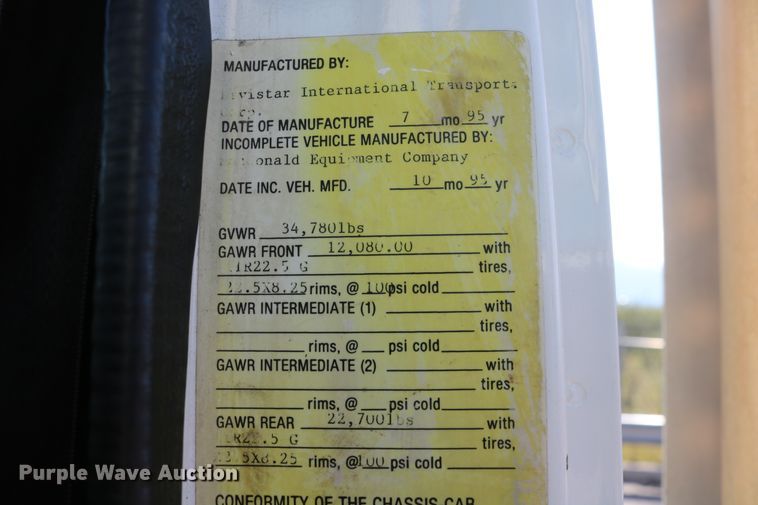 image for item DD6146 1996 International 4800  pothole patcher truck