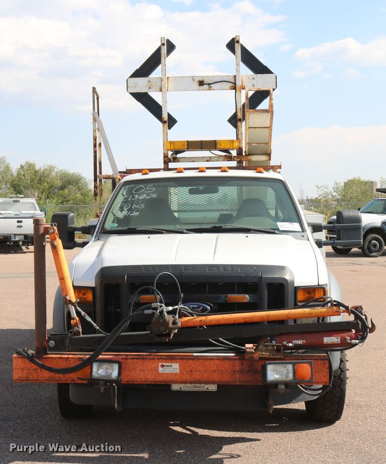 image for item DD6147 2009 Ford F550 Super Duty  utility truck with post puller