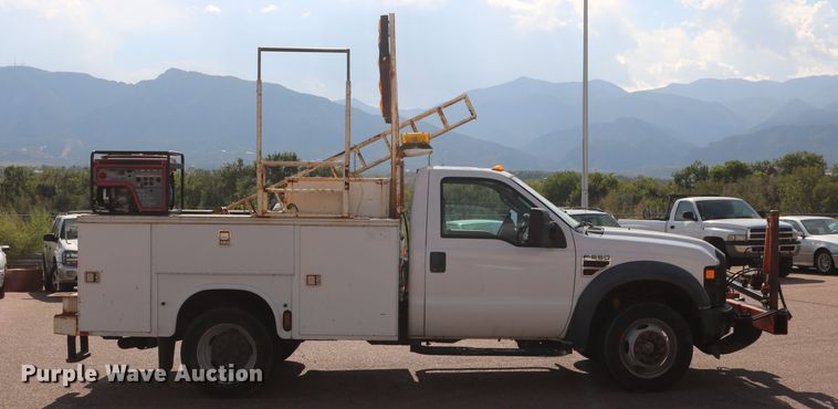 image for item DD6147 2009 Ford F550 Super Duty  utility truck with post puller