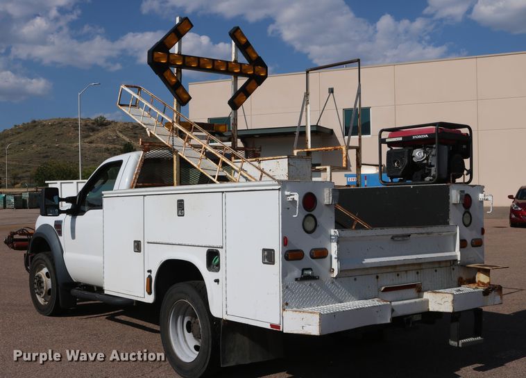 image for item DD6147 2009 Ford F550 Super Duty  utility truck with post puller