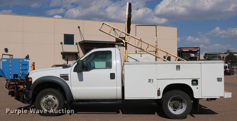 image for item DD6147 2009 Ford F550 Super Duty  utility truck with post puller