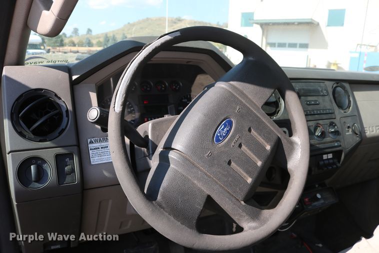 image for item DD6147 2009 Ford F550 Super Duty  utility truck with post puller